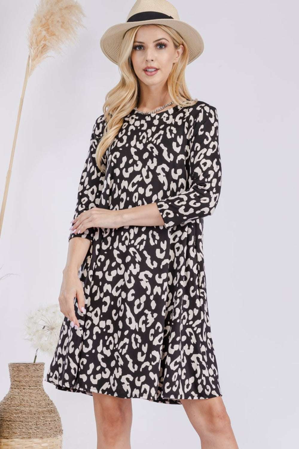 Leopard sleeve pocket dress with three-quarter sleeves and trendy leopard print.